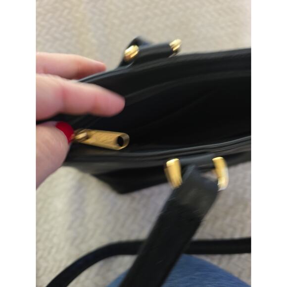 VTG SAS SOFT CLASSIC LEATHER BLACK PURSE QUALITY W/ Charm 9 1/2”x 9 1/2”x 4” - Picture 4 of 6